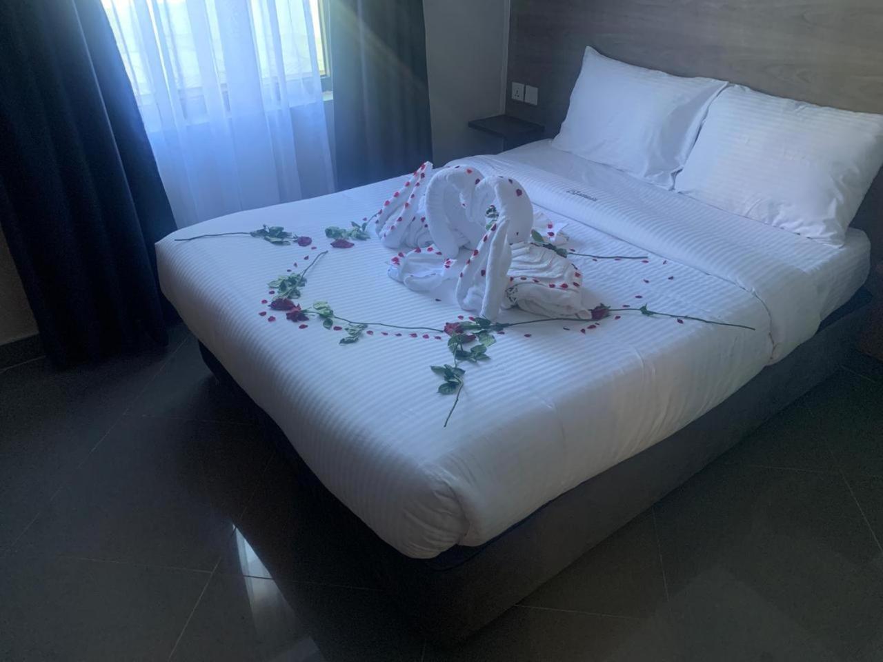 נקורו Ivory Park Hotel - Safari Waterworld מראה חיצוני תמונה