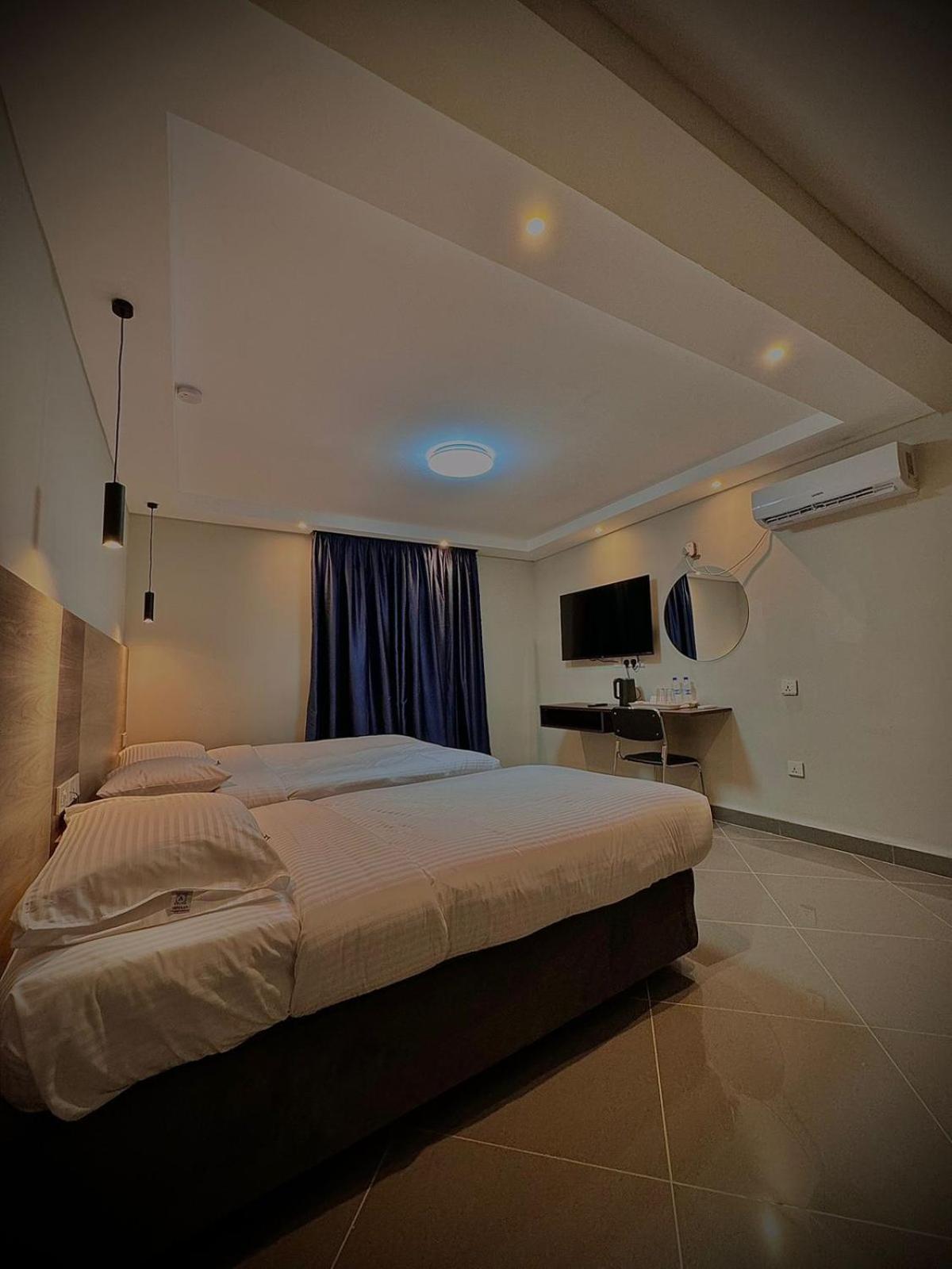 נקורו Ivory Park Hotel - Safari Waterworld מראה חיצוני תמונה